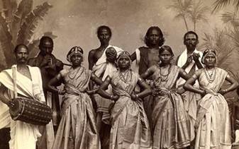 A group of people in traditional attire

Description automatically generated