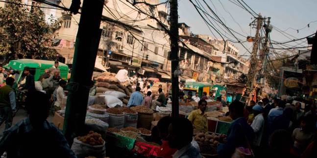 Rampant Encroachment in Markets Is Pushing out Pedestrians
